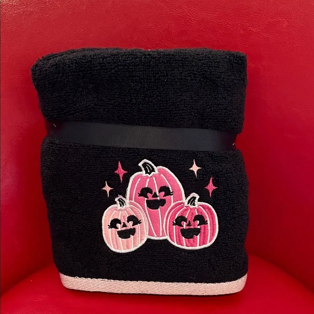 Betsey Johnson Black and Pink Pumpkin Hand Towel Set